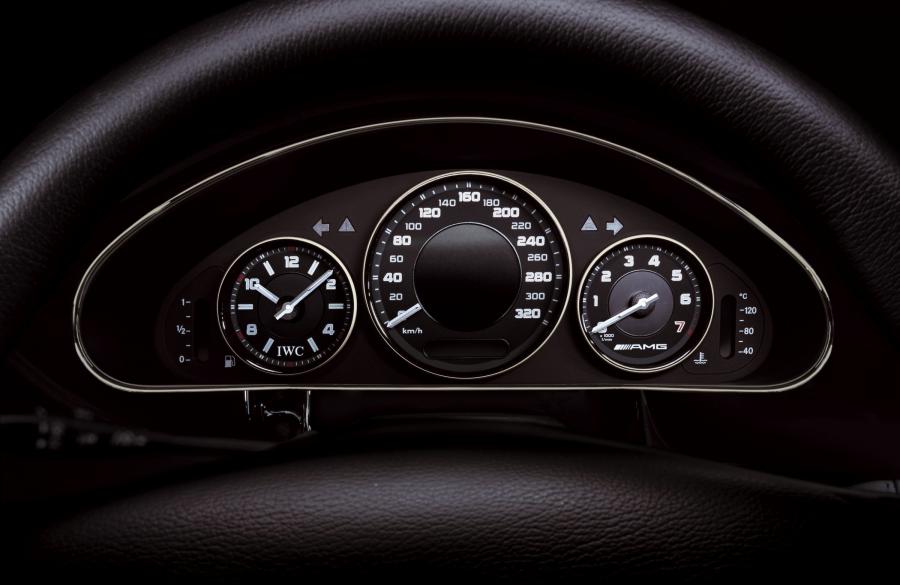  Mercedes-Benz CLS55 AMG 2005 года  (фото 8 из 40)